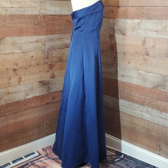 Urban Girl Nites Prom or Evening Gown - Picture 3 of 6